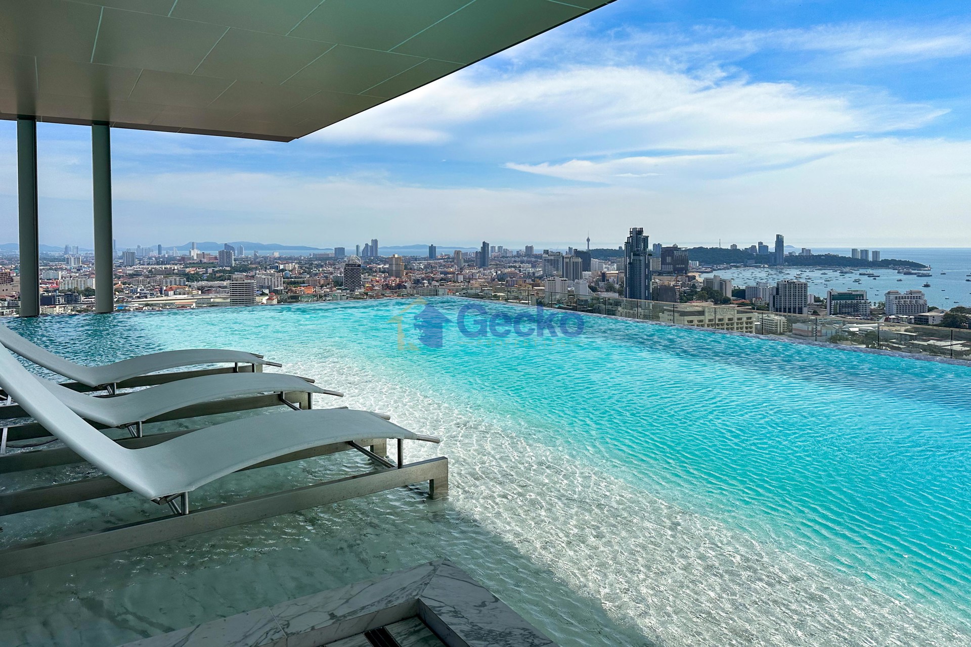 2 Bedrooms Condo in Once Pattaya Condominium North Pattaya C013673