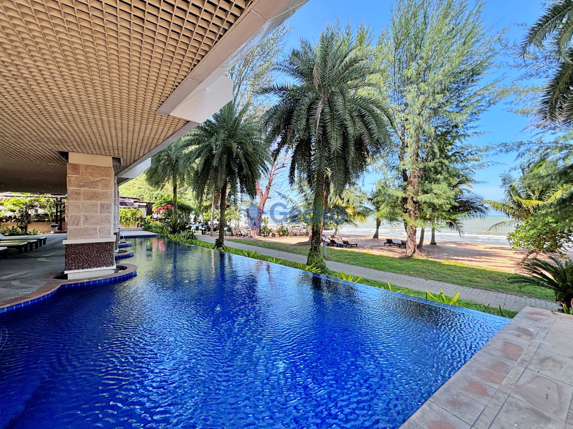 2 Bedrooms Condo in Pine Shores Na Jomtien C013674