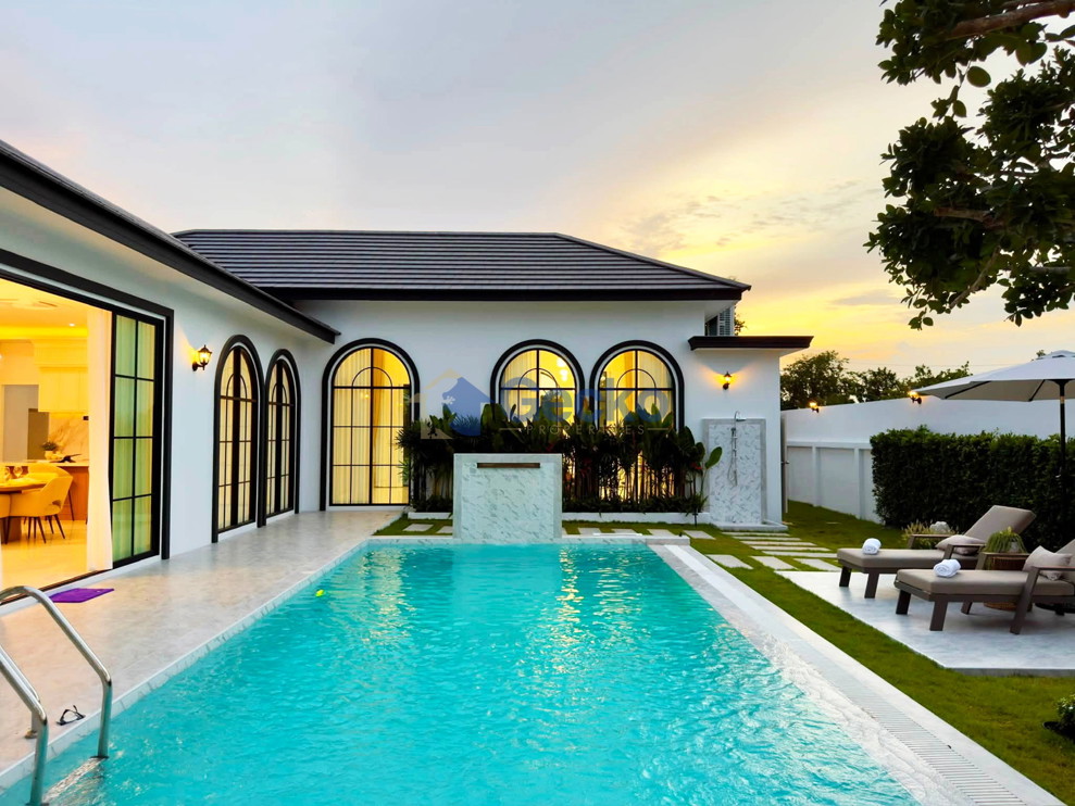 4 Bedrooms House  East Pattaya H013682 (Photo 1)