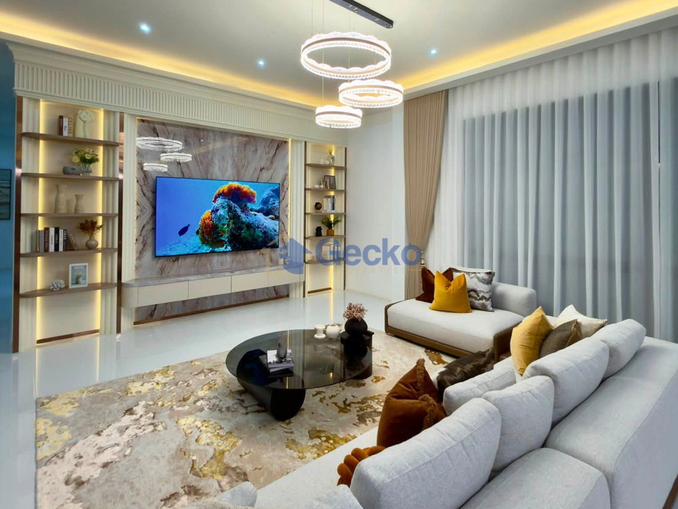 4 Bedrooms House  East Pattaya H013682 (Photo 2)