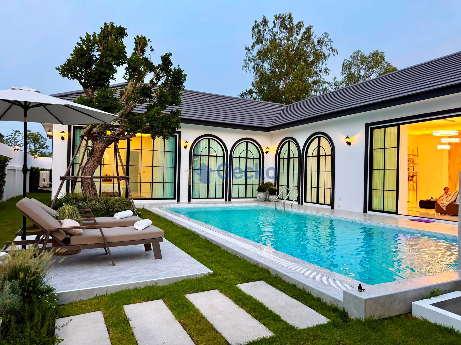 4 Bedrooms House  East Pattaya H013682