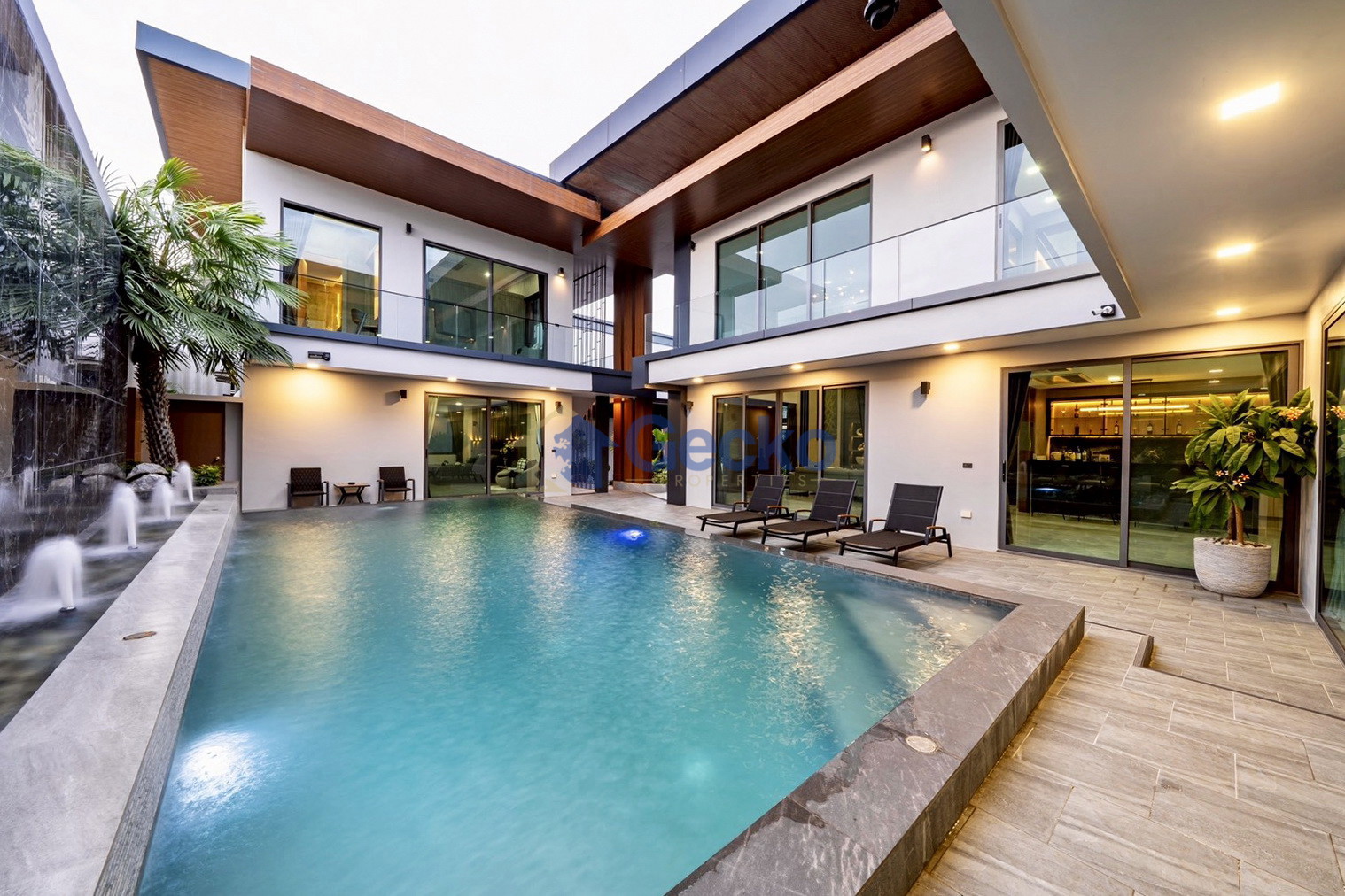 6 Bedrooms House in M Mountain Village  East Pattaya H013683