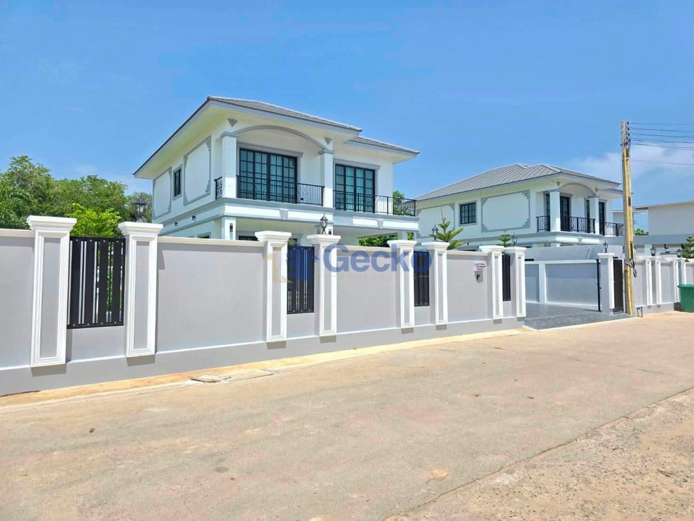 4 Bedrooms House  East Pattaya H013141 (Photo 1)
