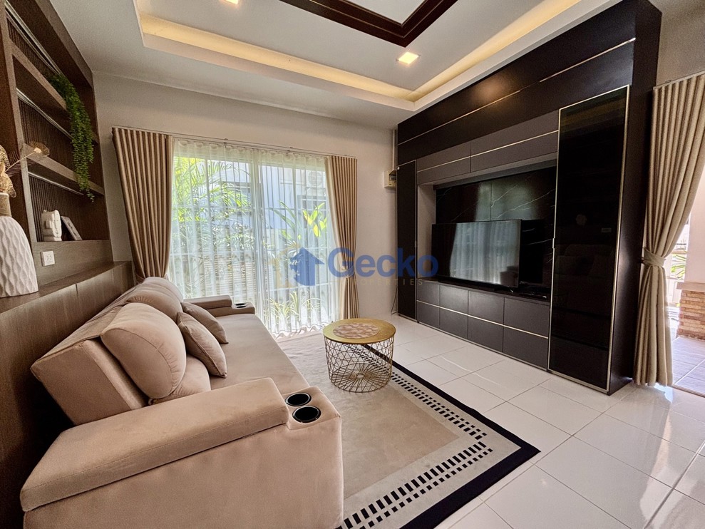 3 Bedrooms House in Ratanakorn Village 17  East Pattaya H013687 (Photo 1)