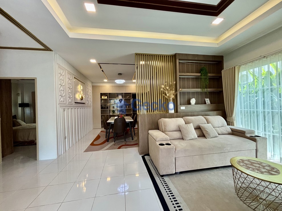 3 Bedrooms House in Ratanakorn Village 17  East Pattaya H013687 (Photo 2)
