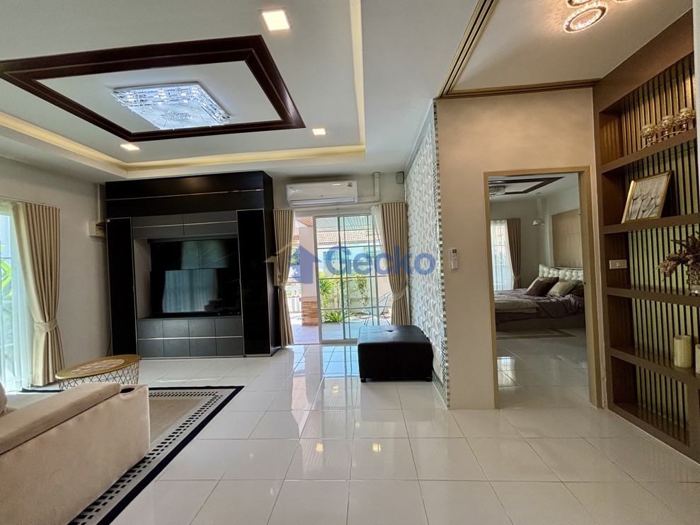 3 Bedrooms House in Ratanakorn Village 17  East Pattaya H013687 (Photo 3)
