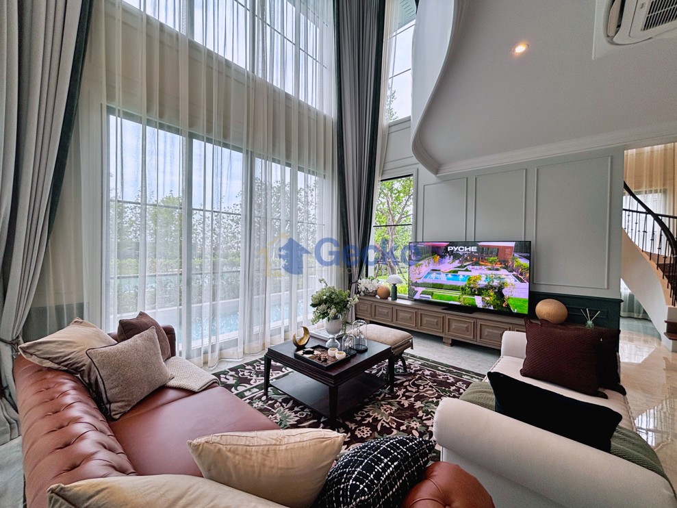 5 Bedrooms House in REKHA Pattaya - Motorway  East Pattaya H012907 (Photo 2)