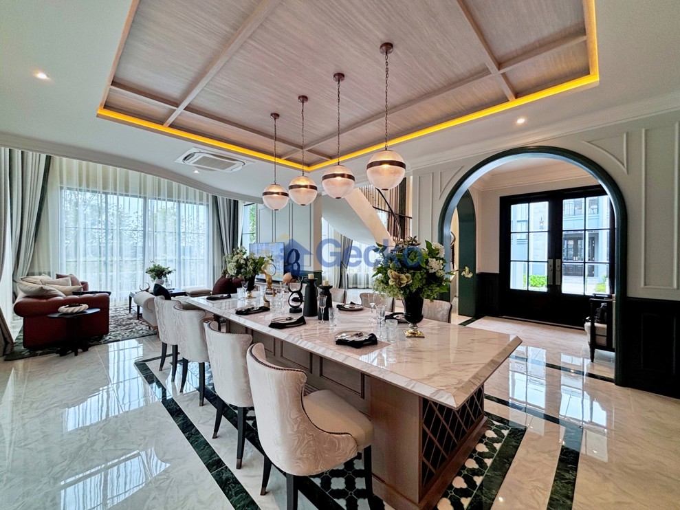 5 Bedrooms House in REKHA Pattaya - Motorway  East Pattaya H012907 (Photo 4)