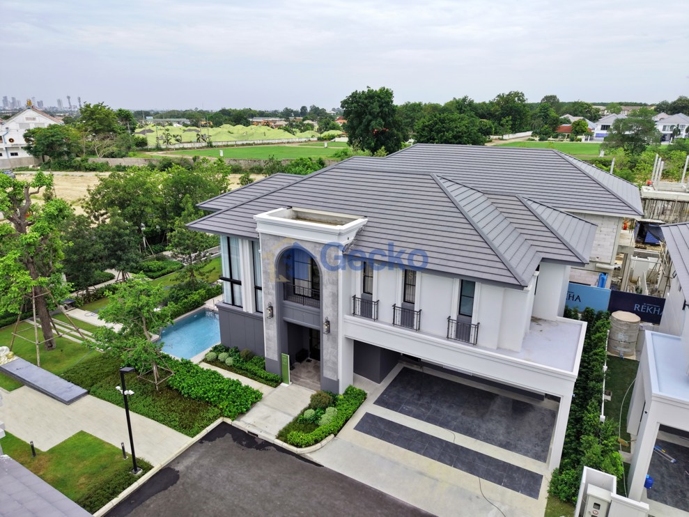 4 Bedrooms House in REKHA Pattaya - Motorway  East Pattaya H012906 (Photo 1)