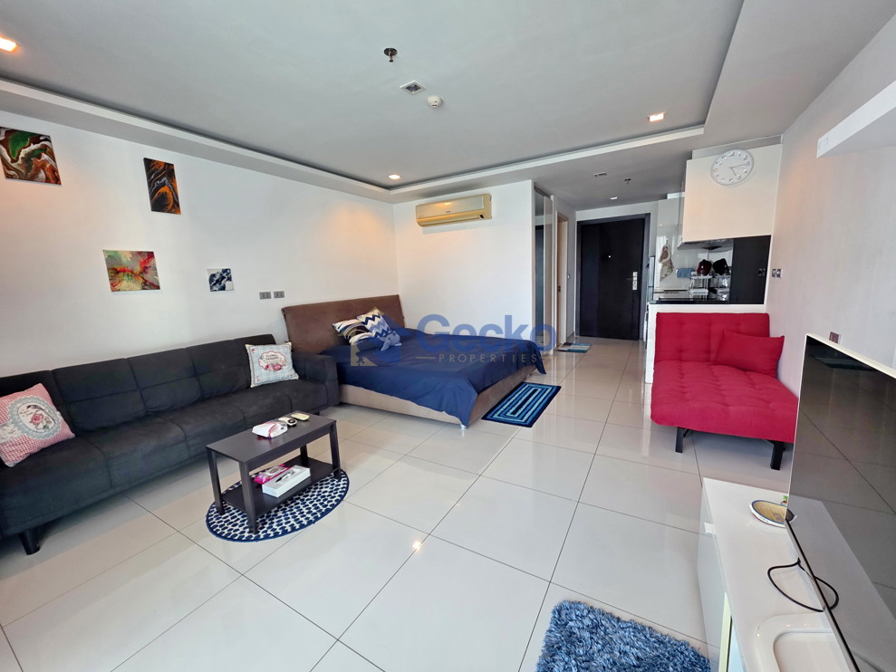 Studio Condo in Wongamat Tower Wongamat C013691 (Photo 2)