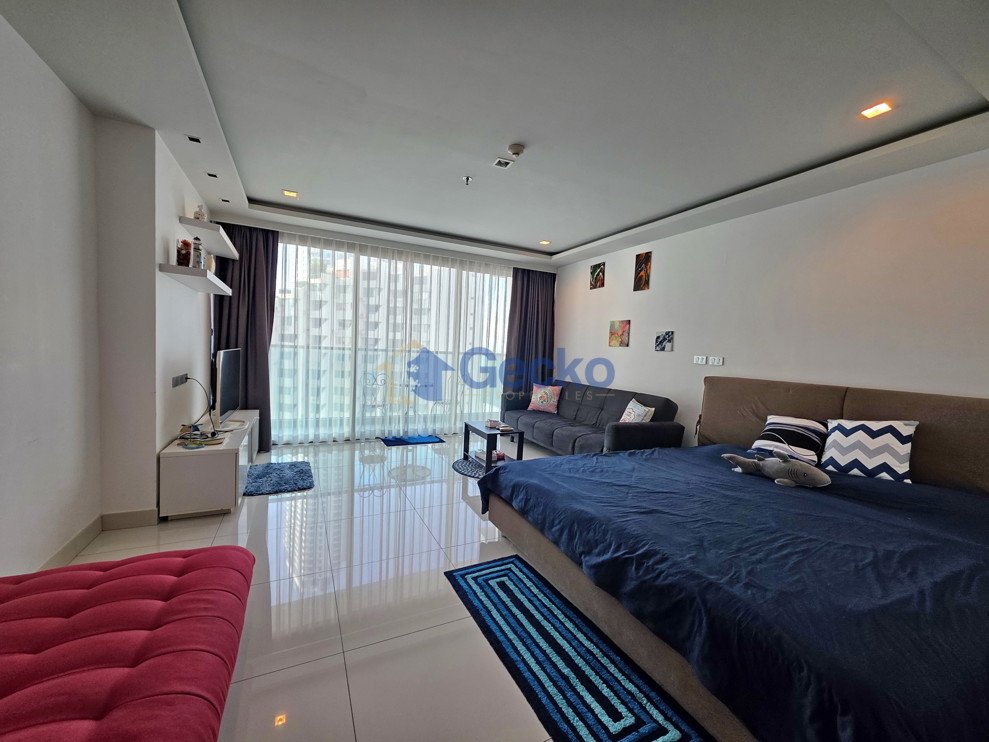 Studio Condo in Wongamat Tower Wongamat C013691 (Photo 3)