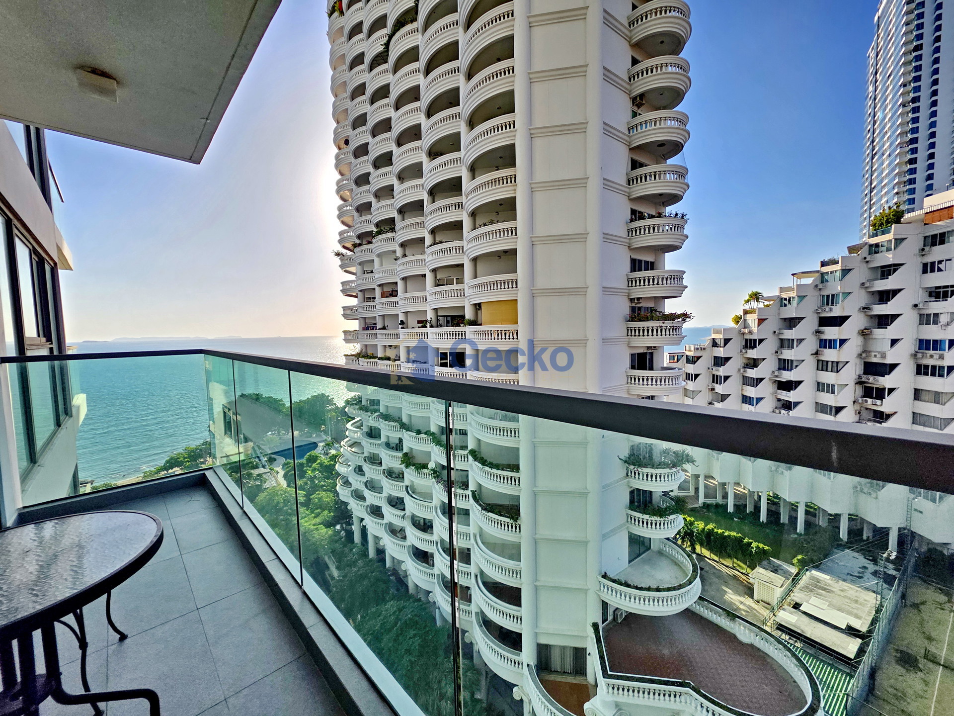 Studio Condo in Wongamat Tower Wongamat C013691