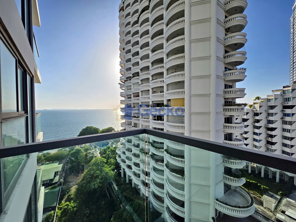 Studio Condo in Wongamat Tower Wongamat C013691 (Photo 4)