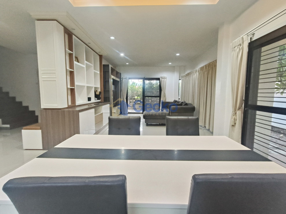 3 ห้องนอน บ้าน in Patta Village  พัทยาตะวันออก H010282 (Photo 4)