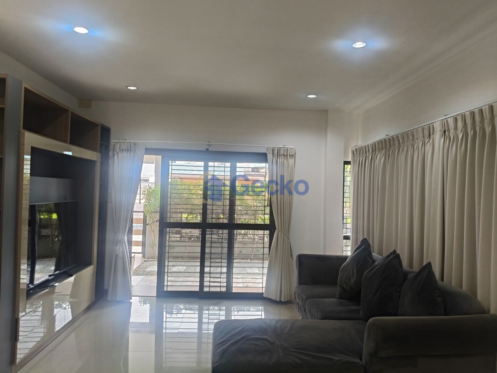 3 ห้องนอน บ้าน in Patta Village  พัทยาตะวันออก H010282 (Photo 2)