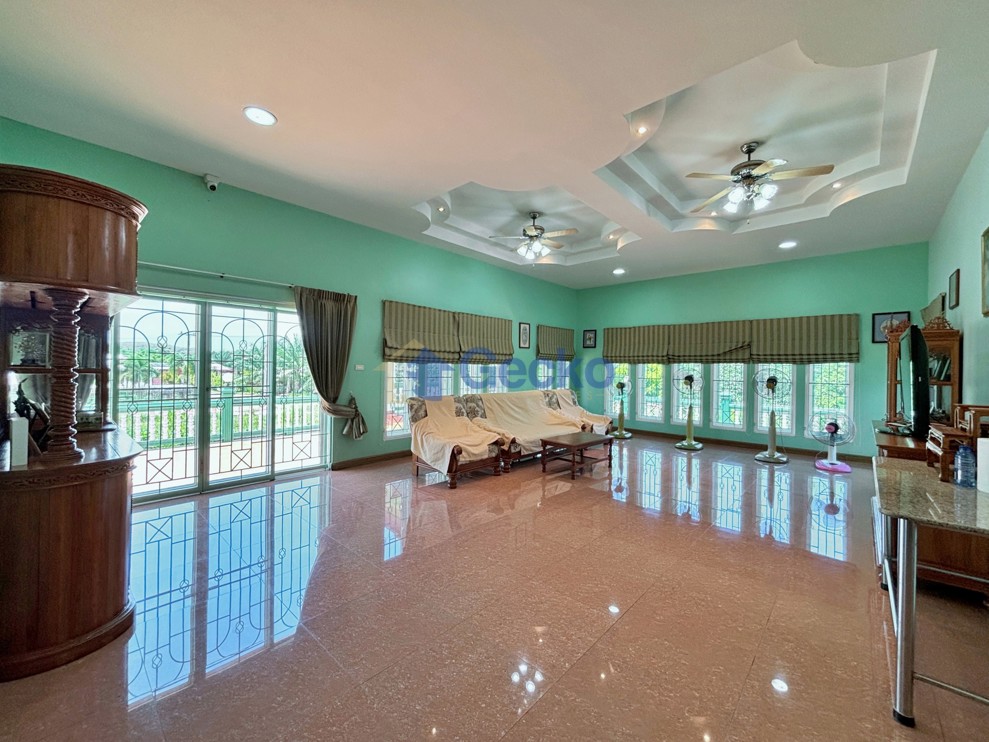 4 Bedrooms House  Huay Yai H013692 (Photo 3)
