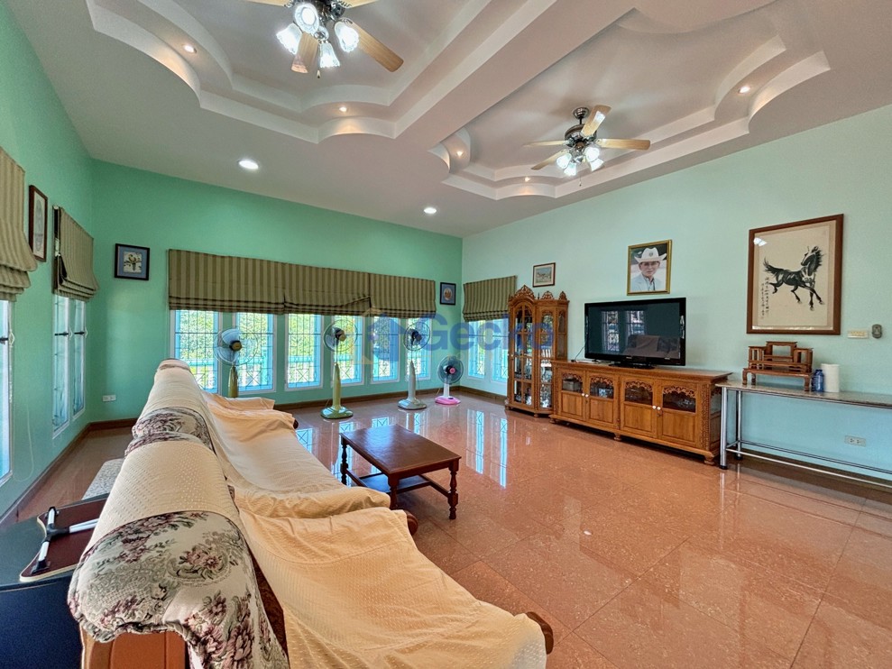 4 Bedrooms House  Huay Yai H013692 (Photo 4)