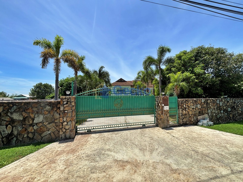 4 Bedrooms House  Huay Yai H013692 (Photo 1)