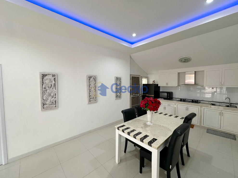 3 Bedrooms House in Chokchai Village 10  East Pattaya H013695 (Photo 2)
