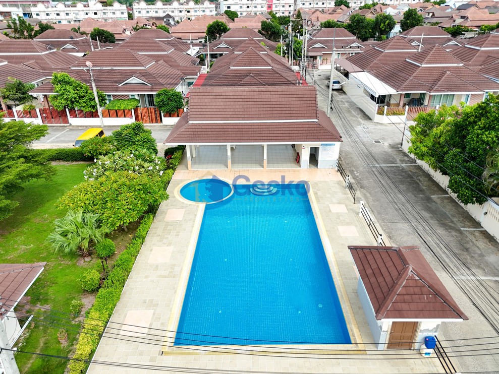 3 Bedrooms House in Chokchai Village 10  East Pattaya H013695 (Photo 1)