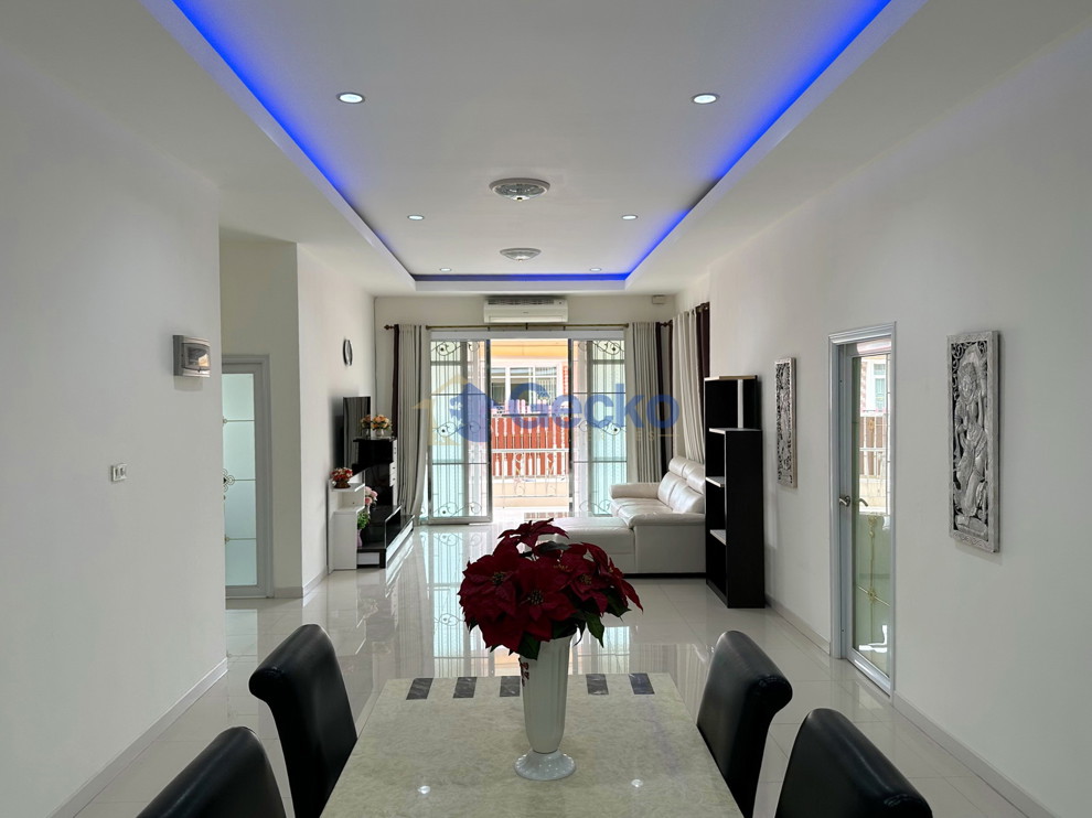 3 Bedrooms House in Chokchai Village 10  East Pattaya H013695 (Photo 1)