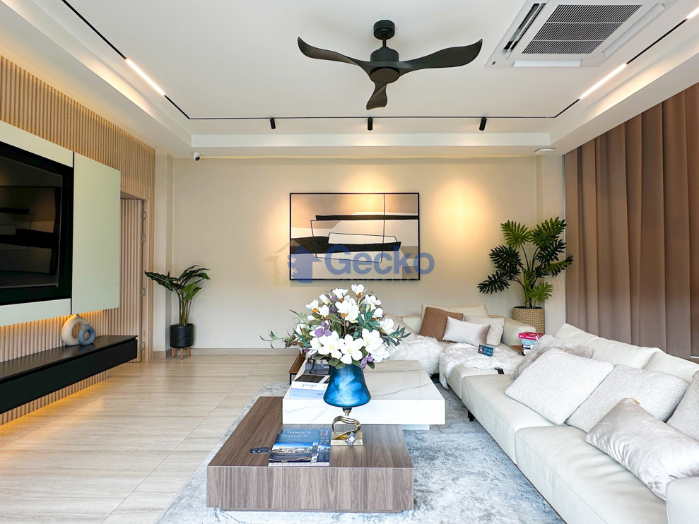 5 Bedrooms House in D Space 3 - Mabprachan East Pattaya H013697 (Photo 4)