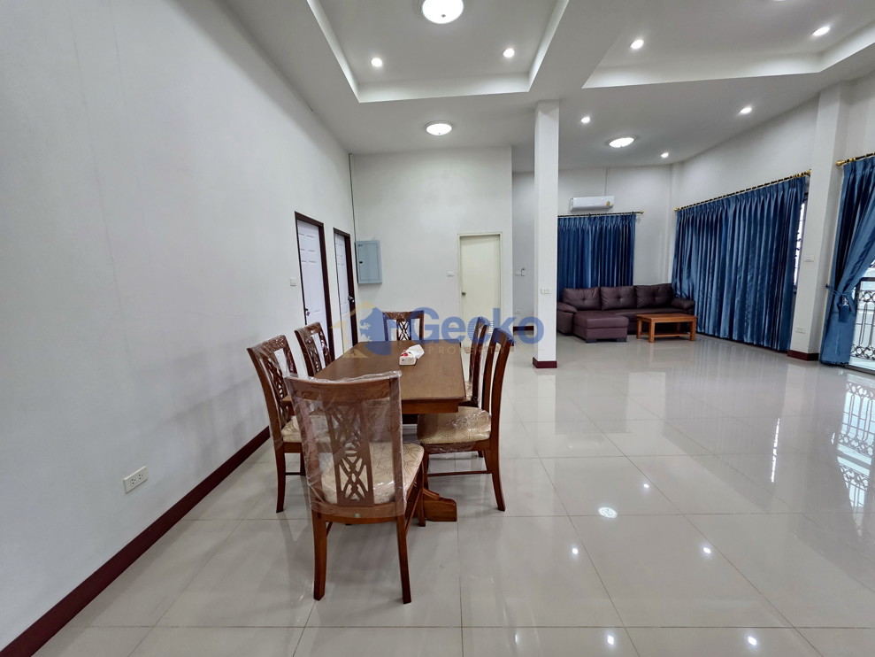 3 Bedrooms House  East Pattaya H013698 (Photo 3)