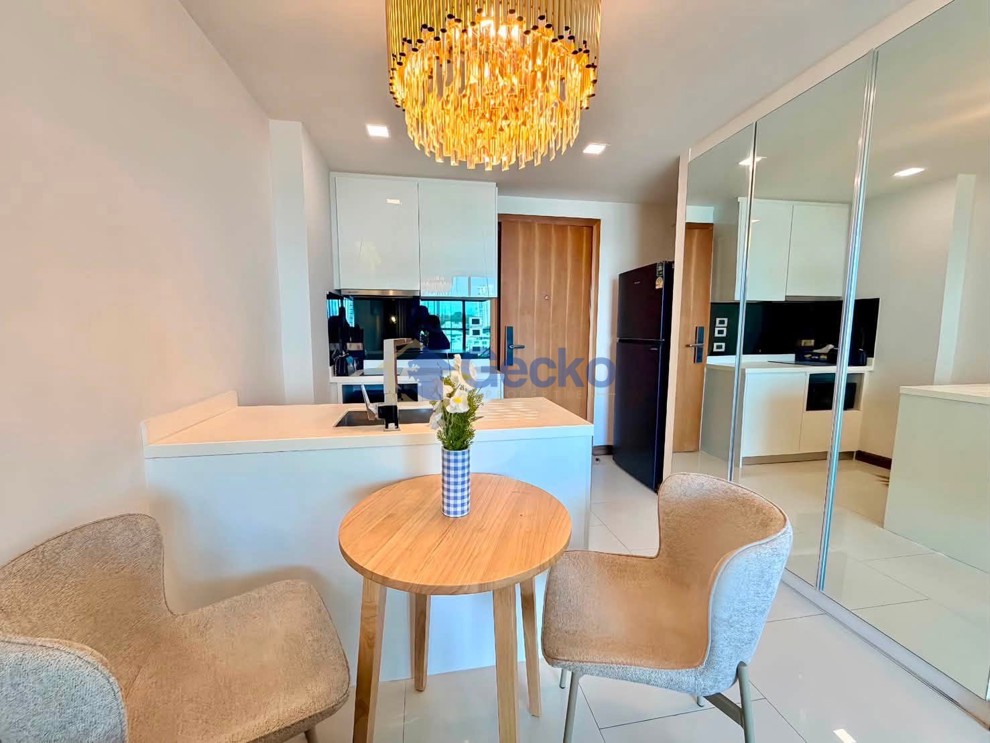 1 Bedroom Condo in The Peak Towers Pratumnak C013699 (Photo 4)