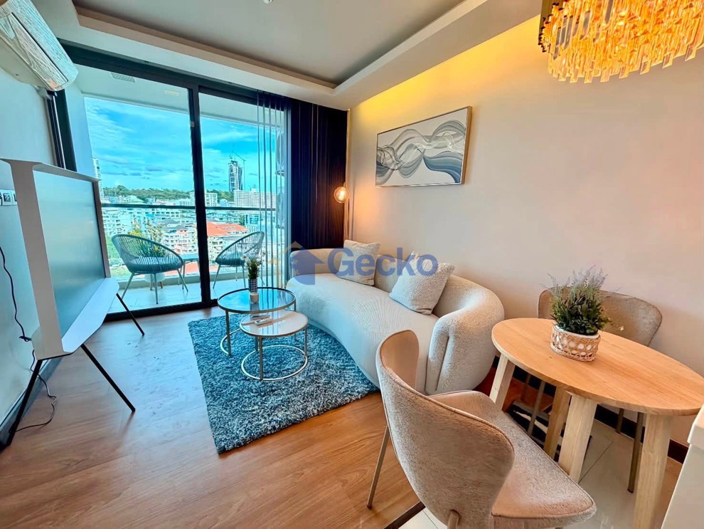 1 Bedroom Condo in The Peak Towers Pratumnak C013699 (Photo 1)