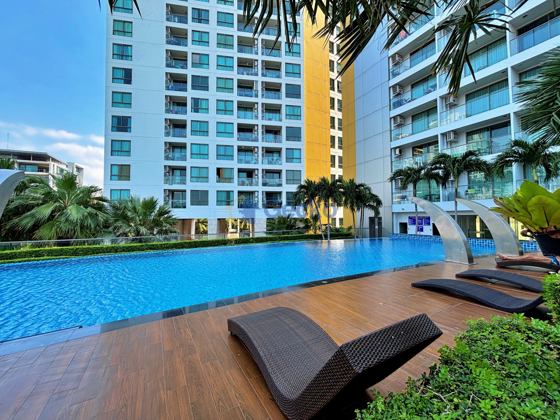 1 Bedroom Condo in The Peak Towers Pratumnak C013699