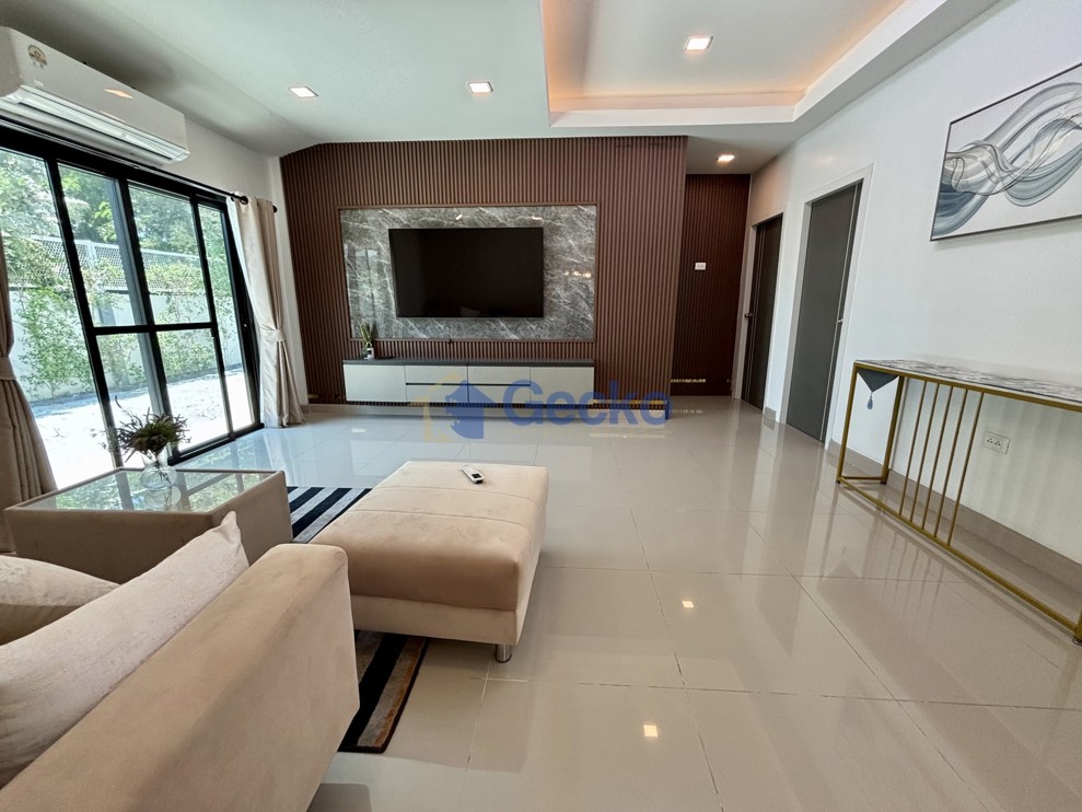 3 Bedrooms House  East Pattaya H013700 (Photo 2)