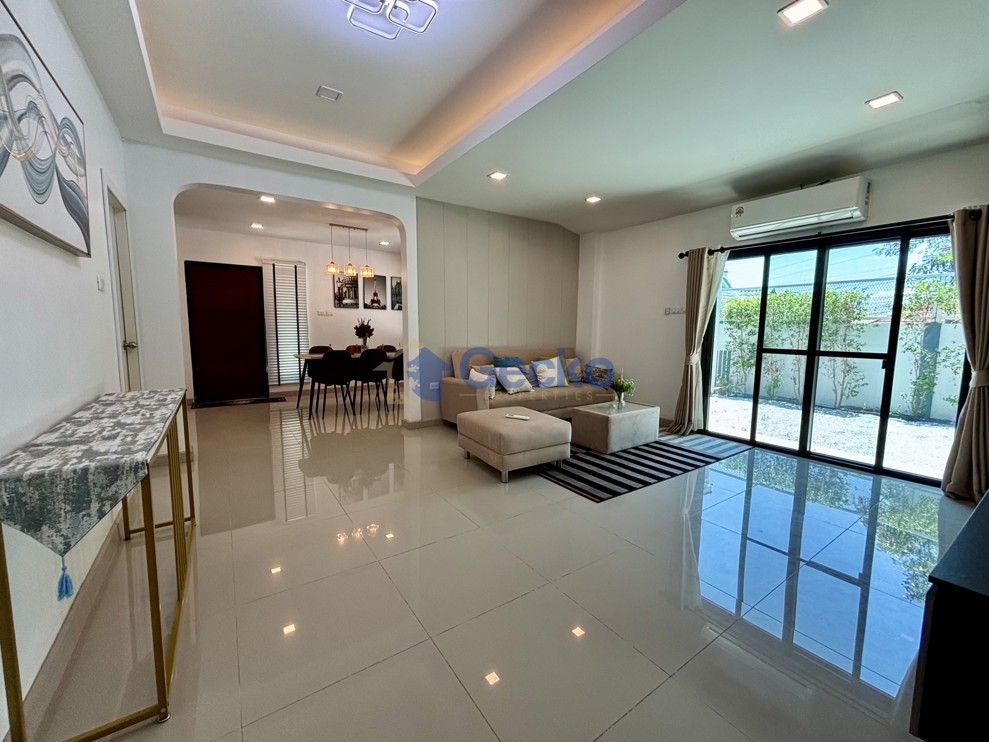 3 Bedrooms House  East Pattaya H013700 (Photo 3)