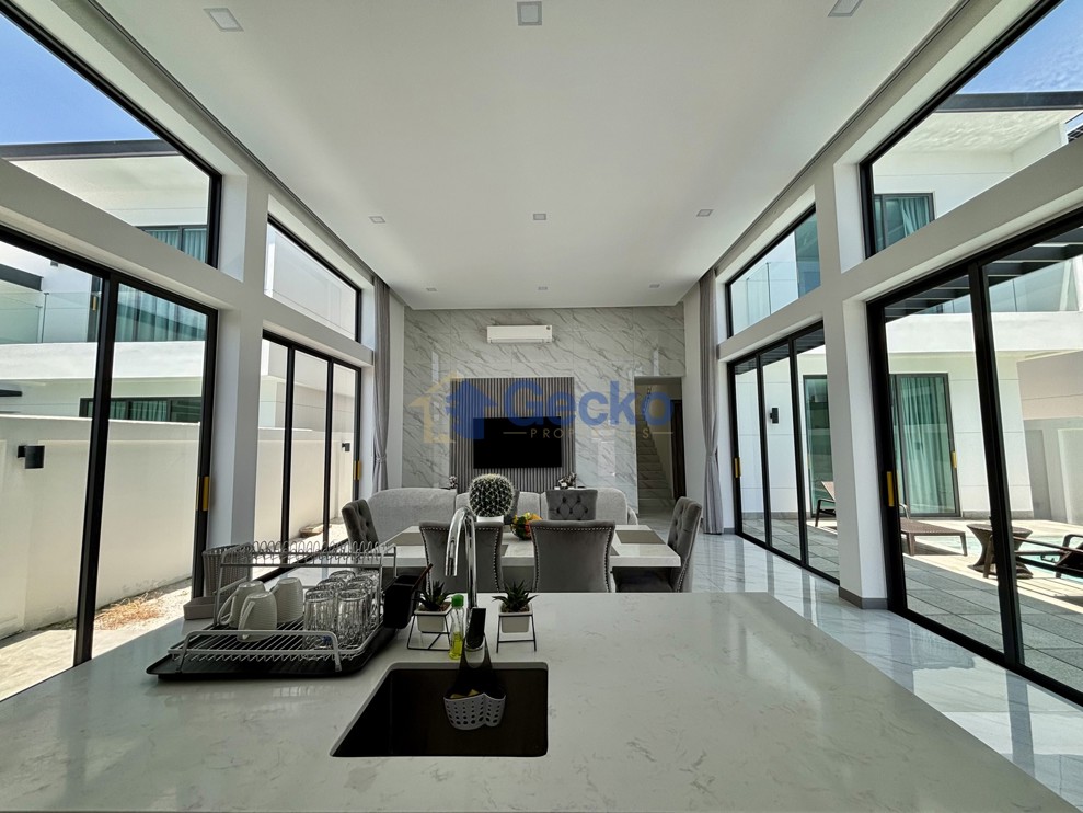 3 Bedrooms House in Layan Residence  East Pattaya H013701 (Photo 3)