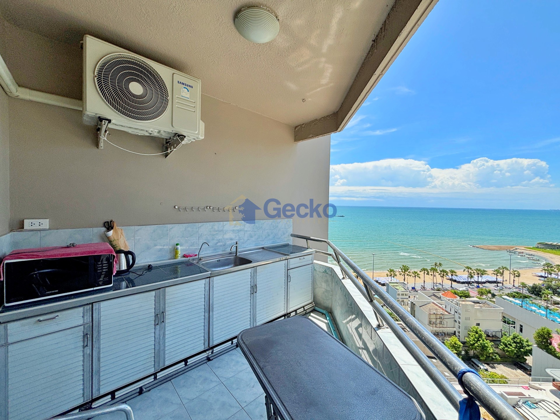 Studio Condo in Markland North Pattaya C013702