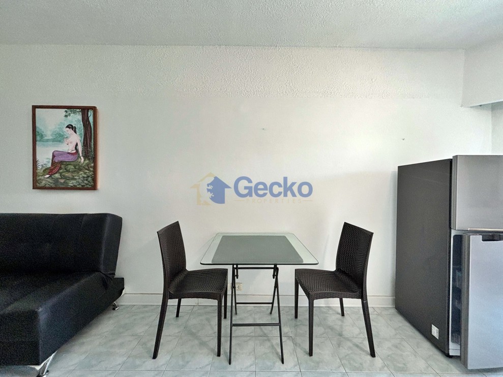 Studio Condo in Markland North Pattaya C013702 (Photo 4)