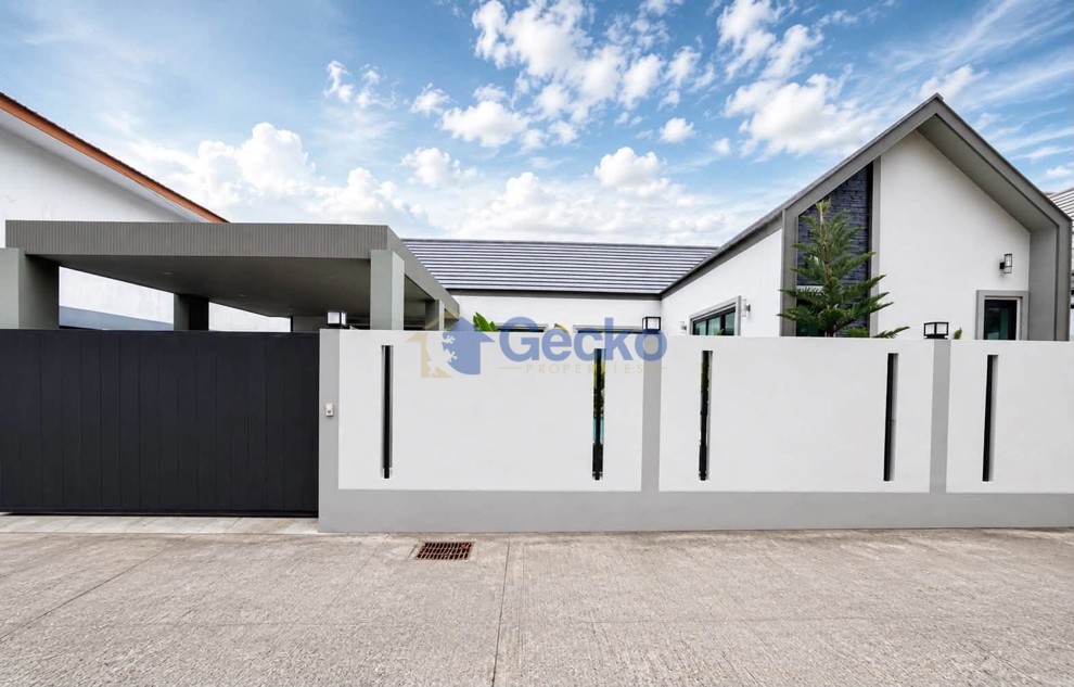 3 Bedrooms House  East Pattaya H013704 (Photo 1)