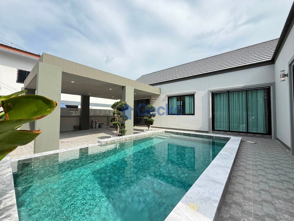 3 Bedrooms House  East Pattaya H013704 (Cover Photo)