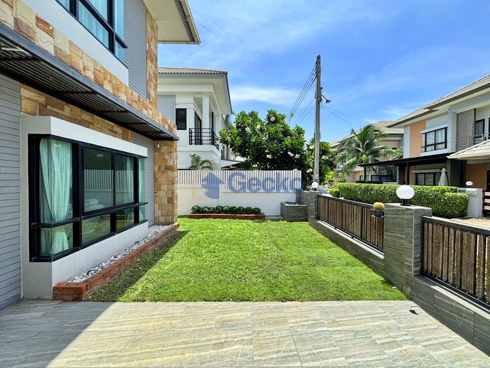 3 Bedrooms House in Patta Village  East Pattaya H012284 (Photo 4)