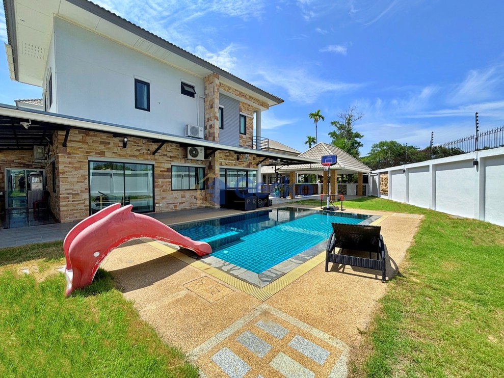 3 Bedrooms House in Patta Village  East Pattaya H012284 (Photo 2)