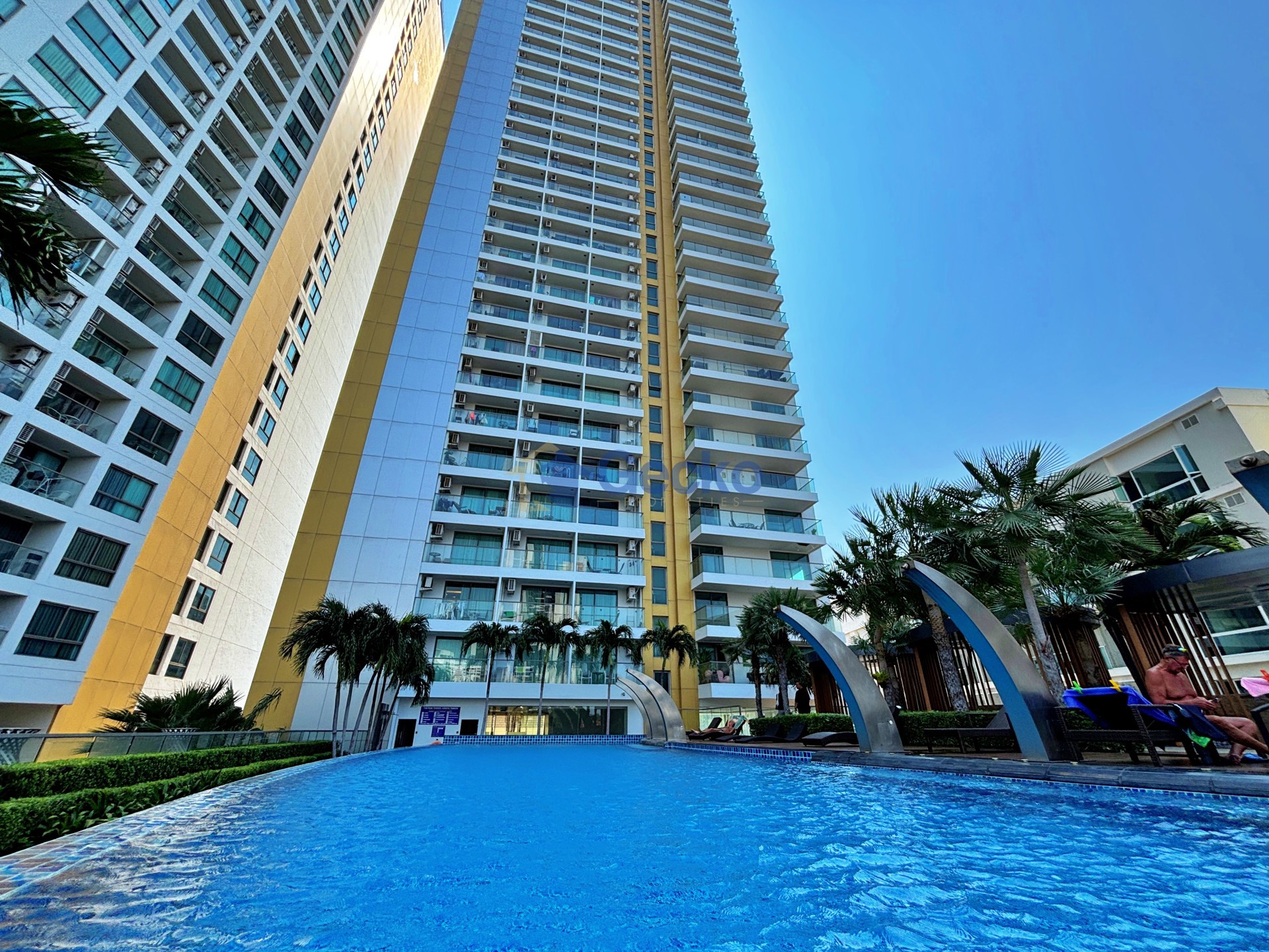 1 Bedroom Condo in The Peak Towers Pratumnak C013706