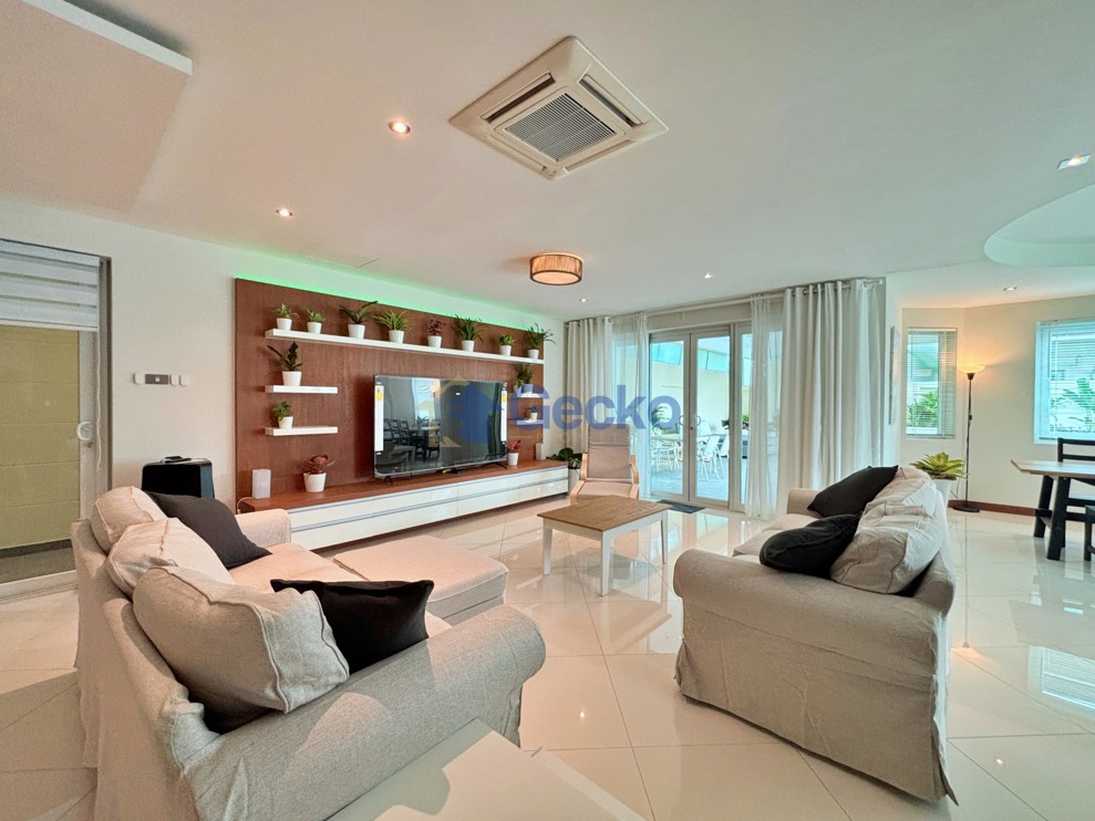 4 Bedrooms House in Green Field Villa 5  East Pattaya H013708 (Photo 2)