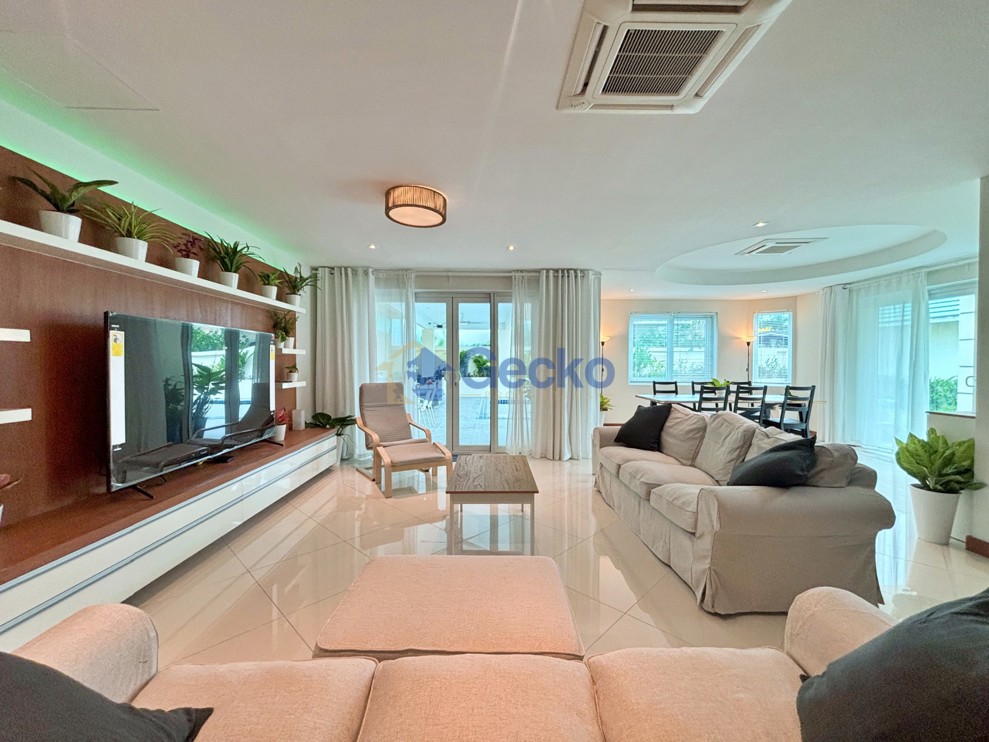 4 Bedrooms House in Green Field Villa 5  East Pattaya H013708 (Photo 3)