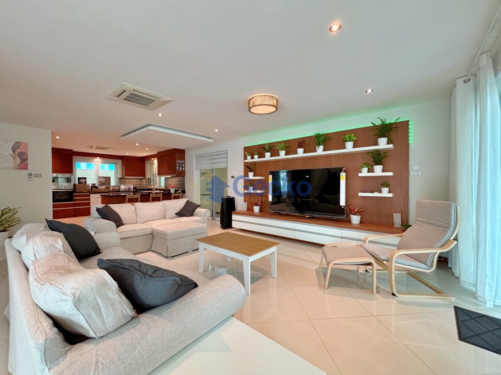 4 Bedrooms House in Green Field Villa 5  East Pattaya H013708 (Photo 4)