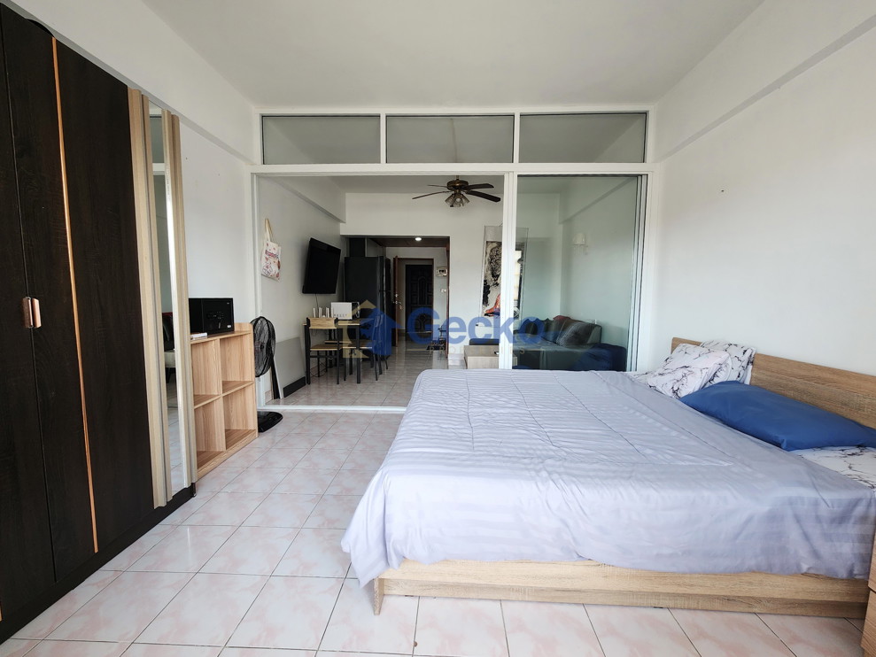 Studio Condo in Yensabai Condotel South Pattaya C013710 (Photo 4)