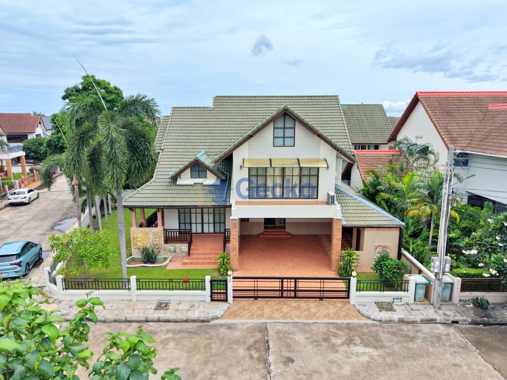5 Bedrooms House in Central Park 4  East Pattaya H013712 (Photo 1)