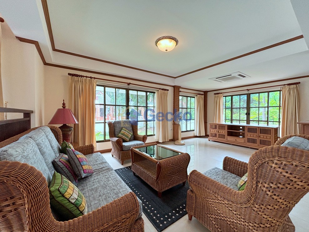 5 Bedrooms House in Central Park 4  East Pattaya H013712 (Photo 2)