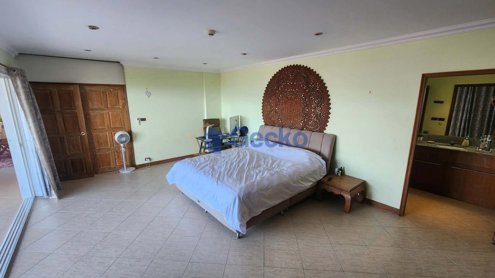 3 Bedrooms Condo in Executive Residence 2 Pratumnak C013714 (Photo 3)