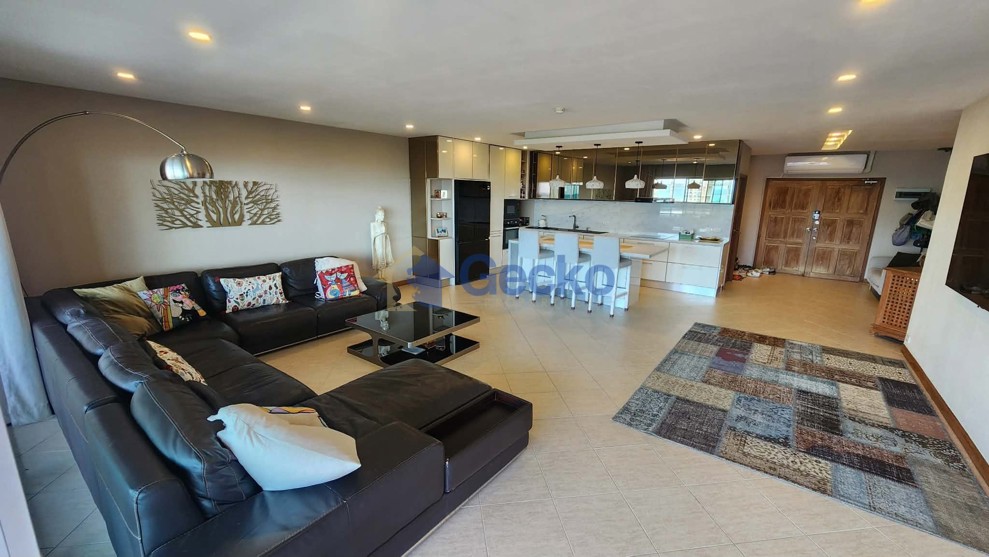 3 Bedrooms Condo in Executive Residence 2 Pratumnak C013714 (Photo 2)