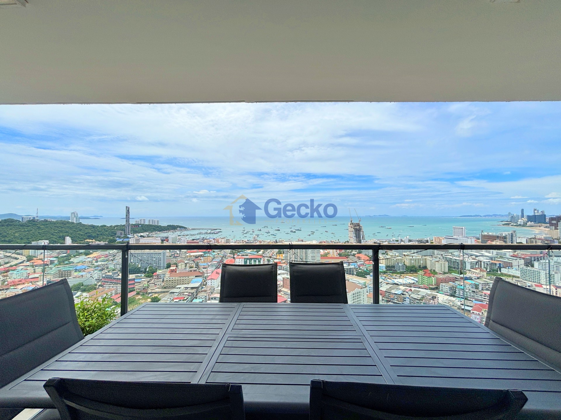 3 Bedrooms Condo in Arcadia Millennium Tower South Pattaya C013715