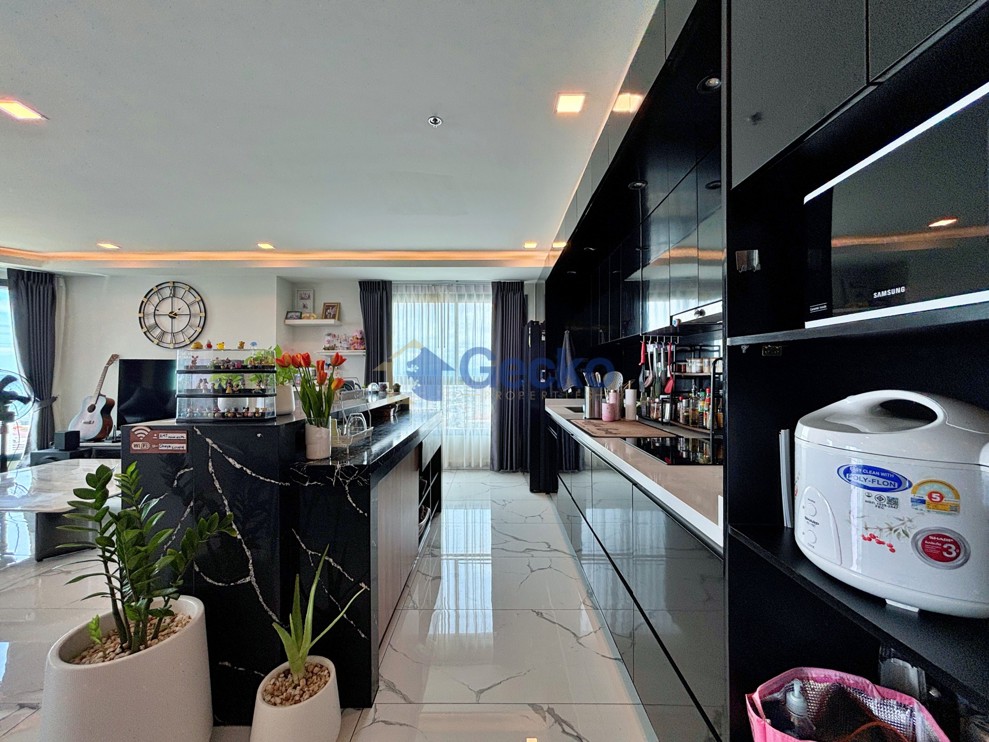 3 Bedrooms Condo in Arcadia Millennium Tower South Pattaya C013715 (Photo 3)
